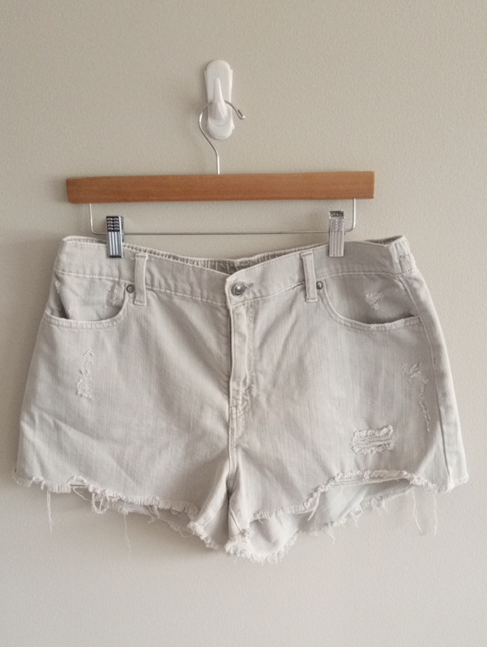 aerie Light Gray Distressed Denim Shorts Size Large